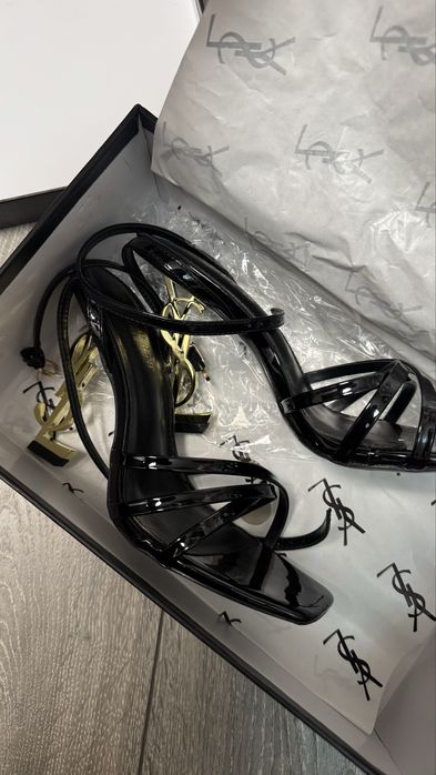 Босоножки в lux исполнении