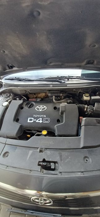 Vând Toyota Avensis