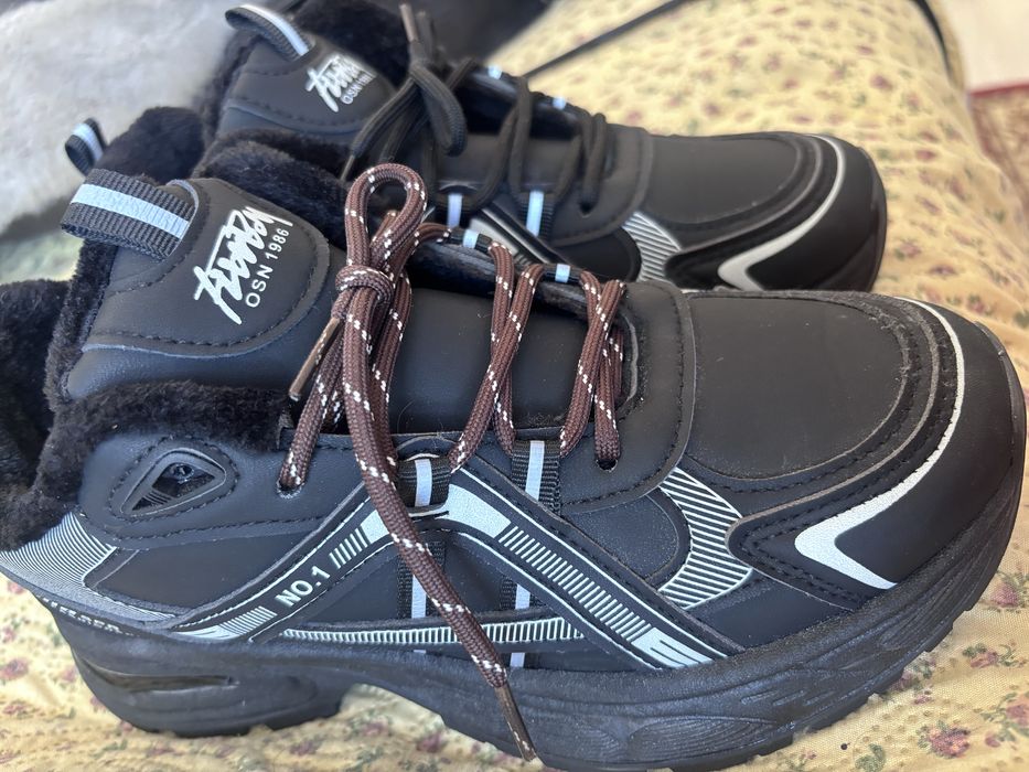 Продам кроссовки