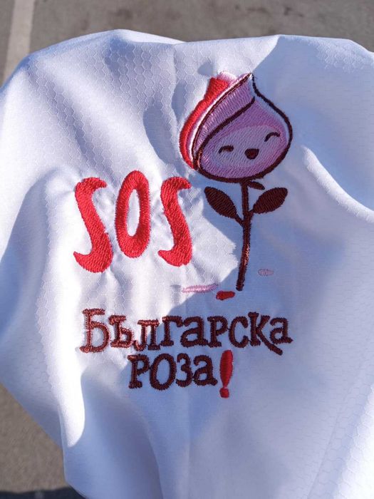 Печат на тениски шапки рекламни материали шапки  суичъри якета