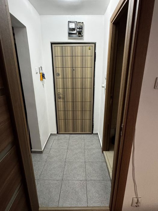 Închiriez apartament