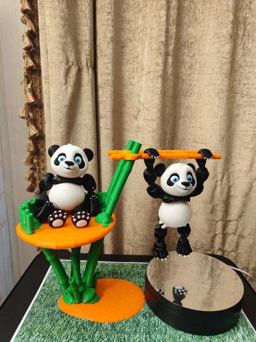 Два Флекси Мишки Панда со стендом.
