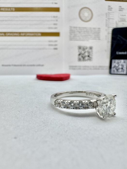 Сребърен пръстен с мойсанит (диамант) 1 карат