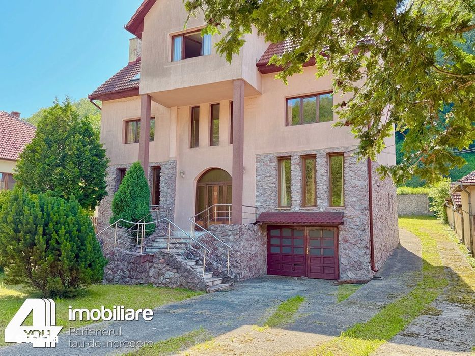Clădire în Moneasa cu 9 camere: pensiune, azil bătrâni, casă vacanță