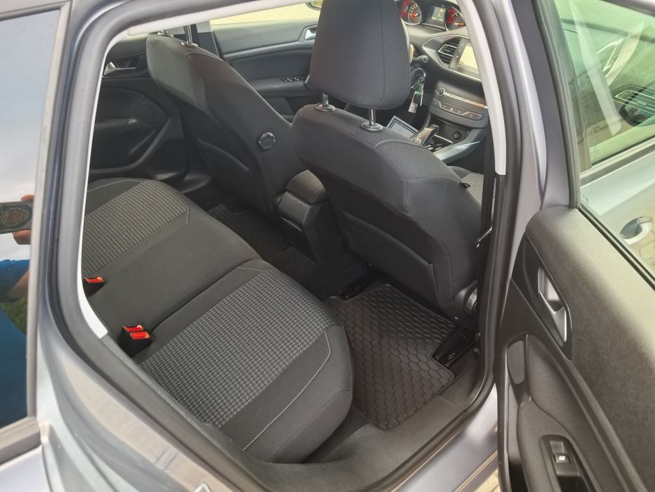 Peugeot 308 sw 1.5HDI 131kc EAT8 2018г