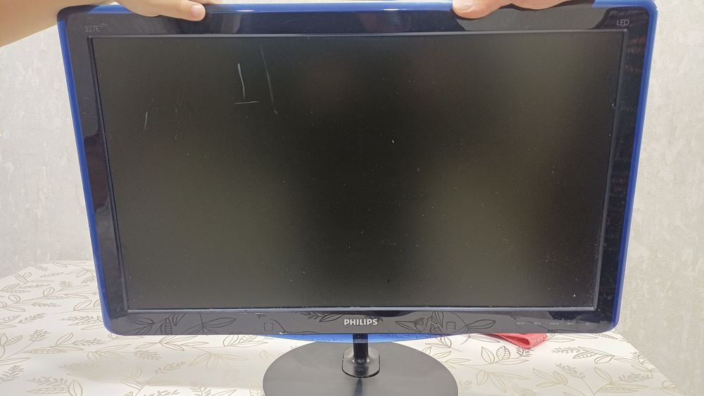 Монитор Philips.