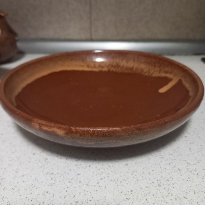 Различни стъклени и керамични съдове, всичко по 3 левав