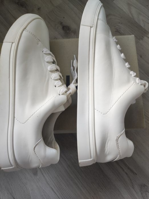 ONLY неразличими от нови!