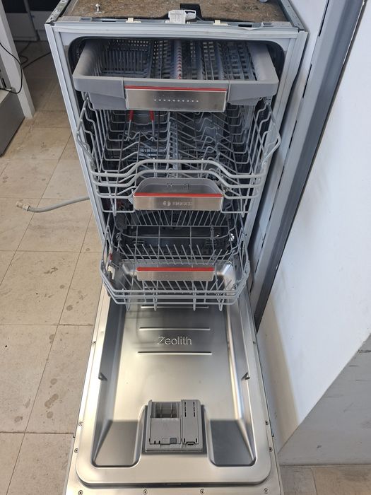 Съдомиялна за частично вграждане BOSCH