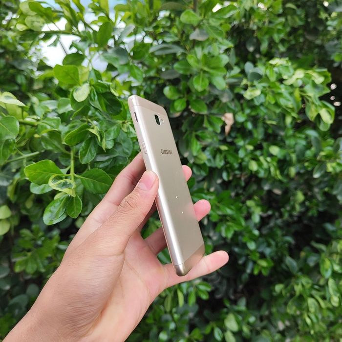 Samsung J5 dastavka bor