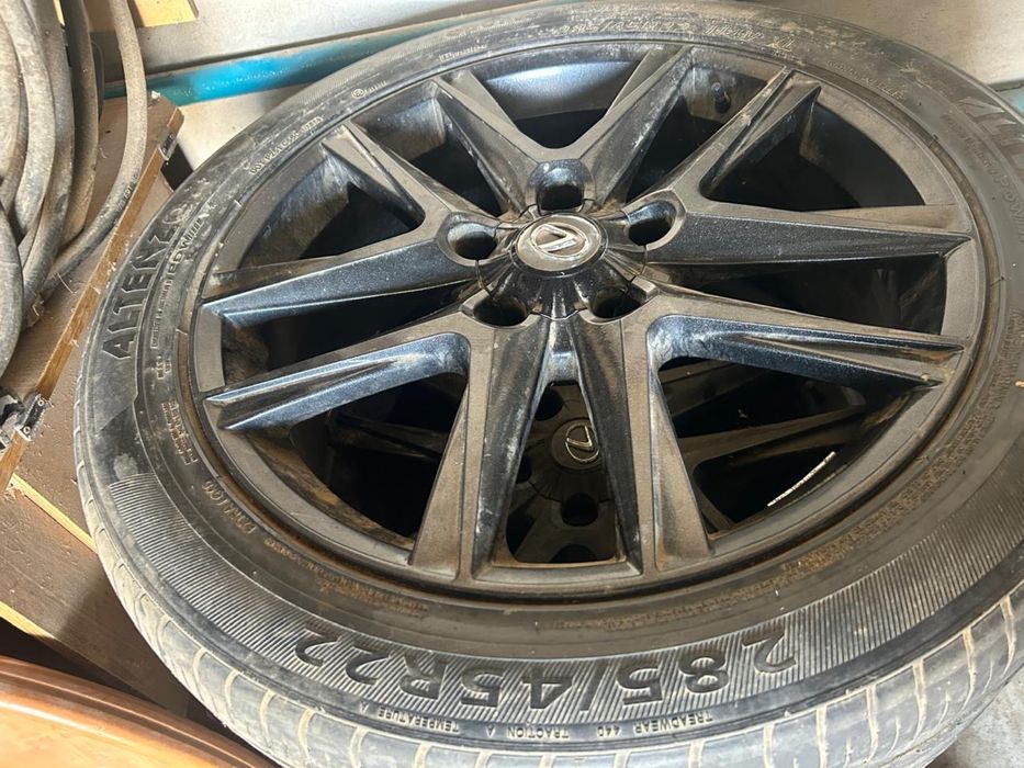 Продам комплект дисков с резиной 285/45 R22.