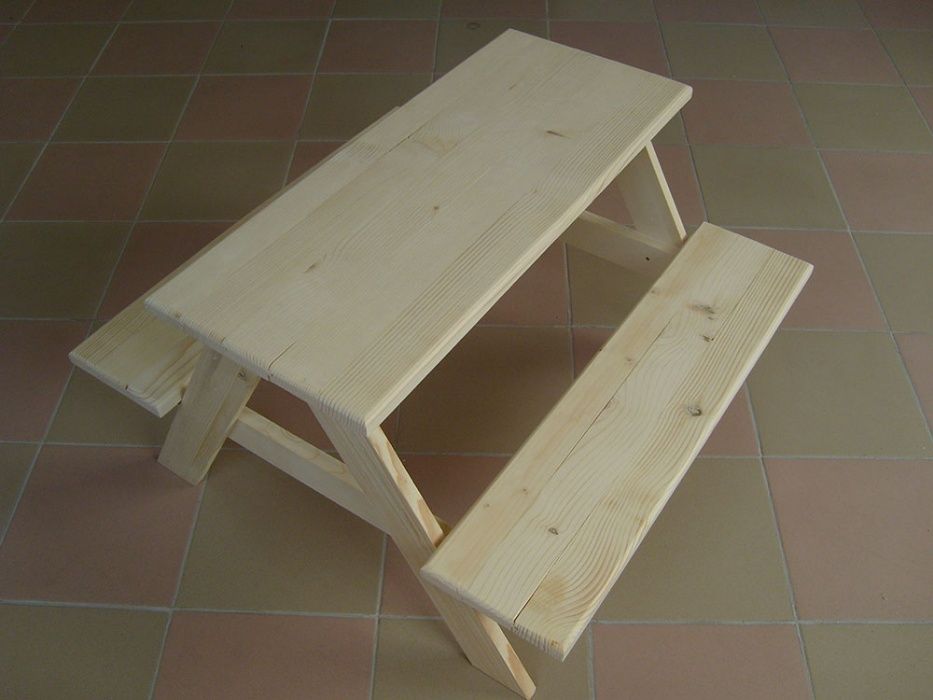 Детска Масичка,за хранене и игра.