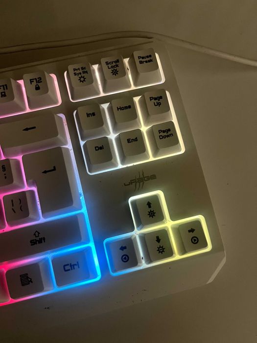 Геймърска Клавиатура Urage - Бяла Геймърска Клавиатура с RBG осветление -