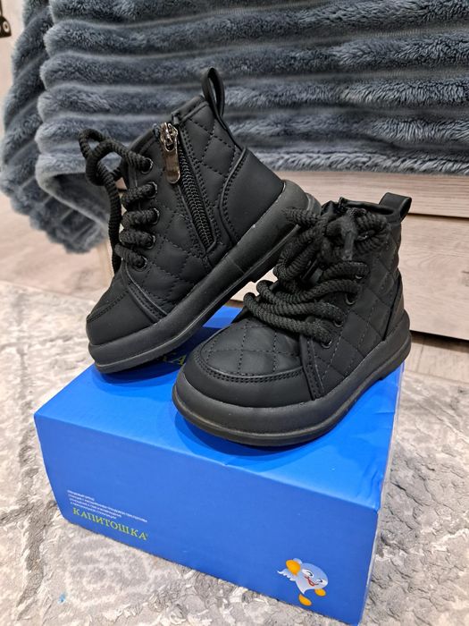 Продам детские ботинки