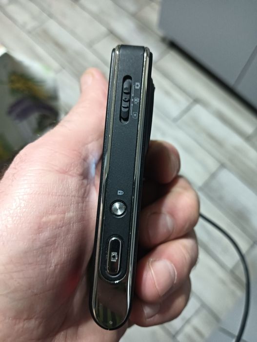 Vând telefon LG KU 990i