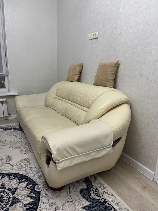 Кожаный диван [2]