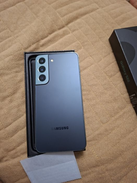 Продам Samsung s22