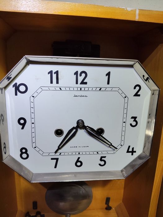 Ceas cu pendul mecanic rusesc