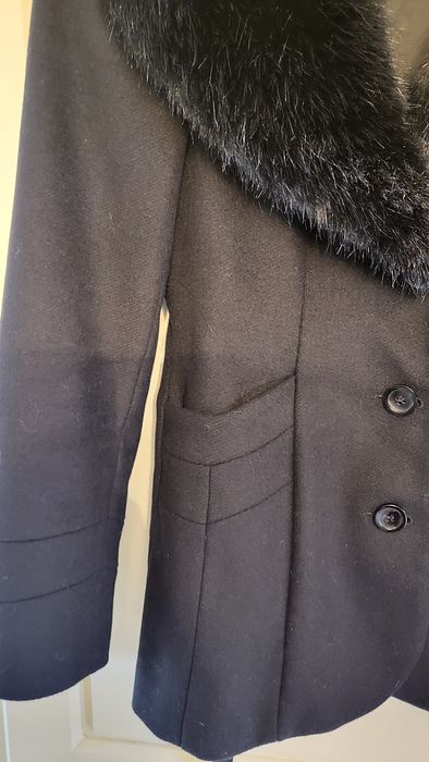Palton lână, negru,scurt,mărimea 42 ,guler de blana,femei