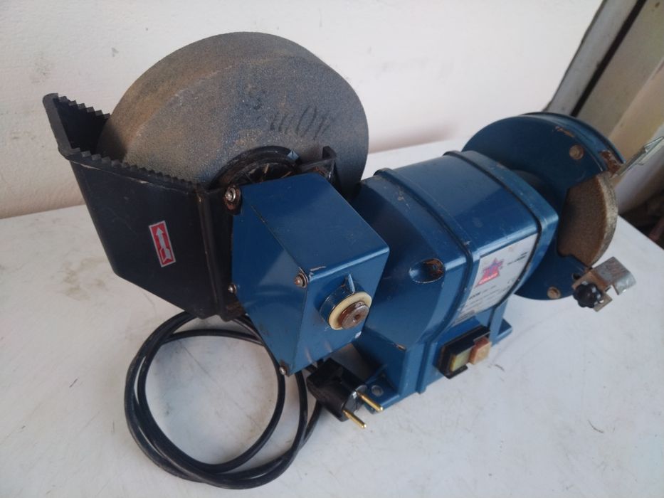 Шмиргел точило TOP CRAFT Мощност 400W  има 2 функции на работа 
Model: