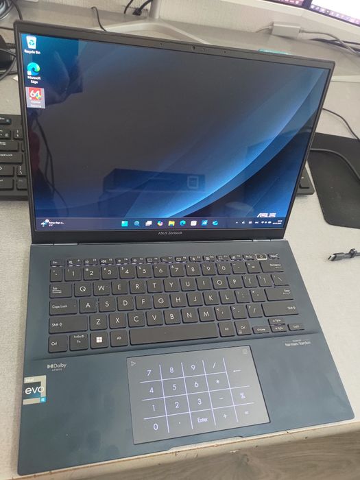 ASUS ZenBook OLED (Q409ZA)| i5 12th | 8 (DDR5) RAM | 256 nvme