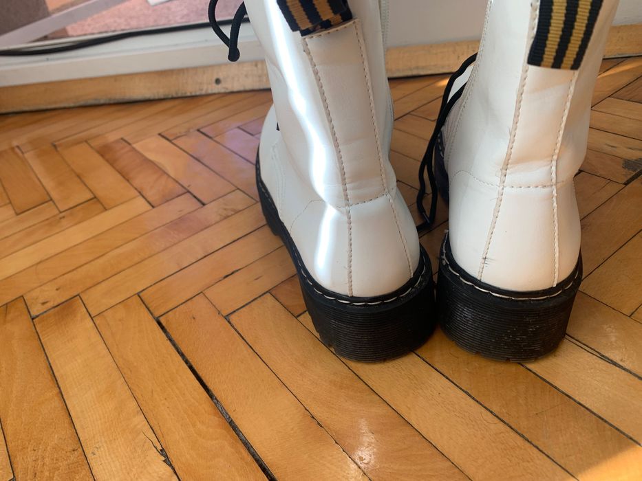 Дамски бели боти