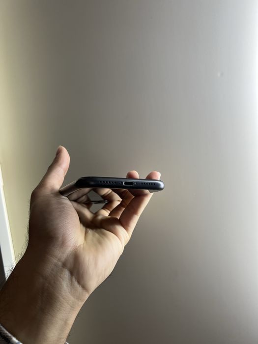 Продам IPhone 11 64gb
