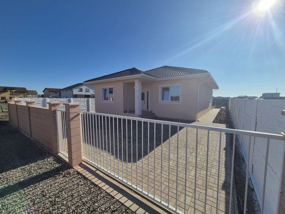 Casa individuala Bucovat asfalt centru satului