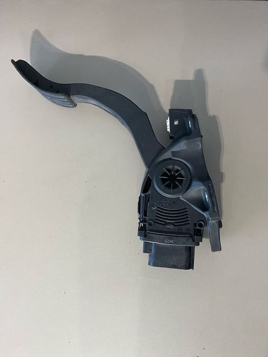 Pedala acceleratie Volvo V60 HYBRID S60 XC60 V70 S80 XC70 2014+ 31329058