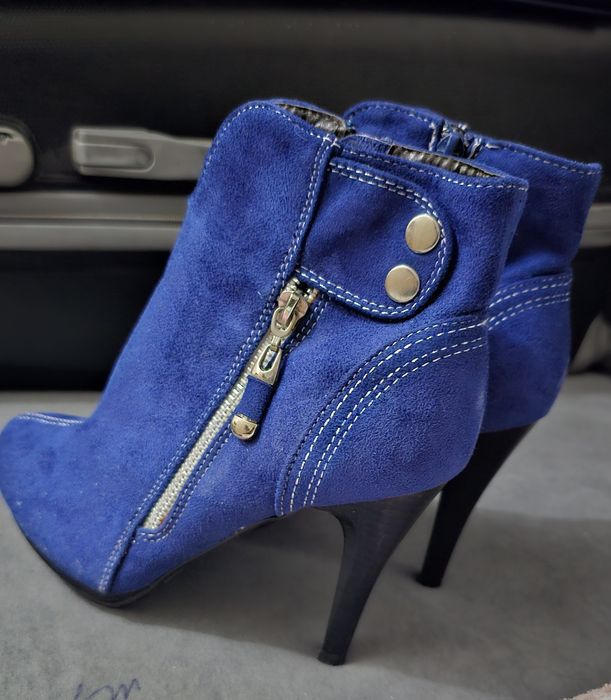 Замшевые  синие ботильоны
