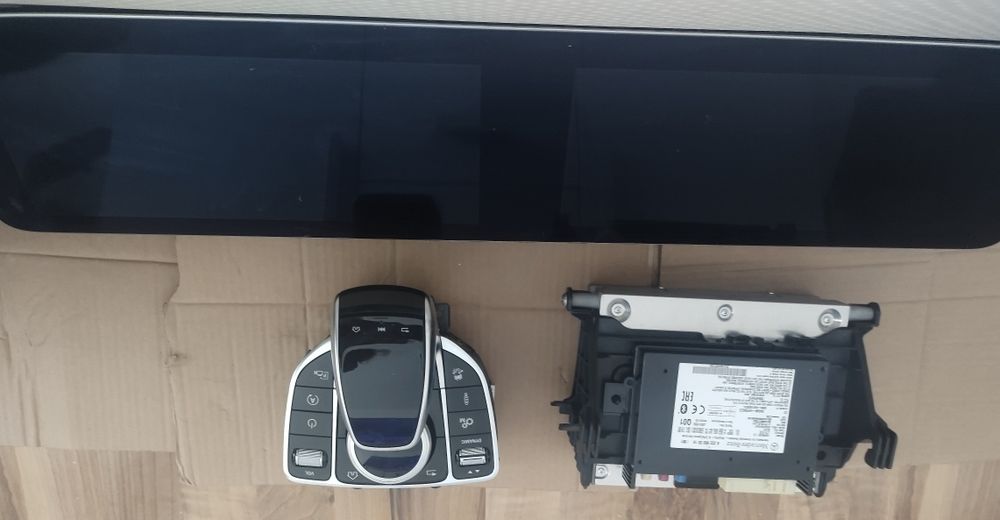 Navigație auto + clusier,ceas digital Mercees.