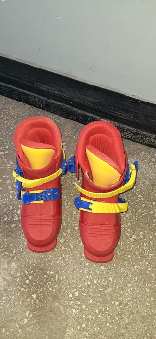 Schiuri Atomic 110 copii cu bete și clăpari