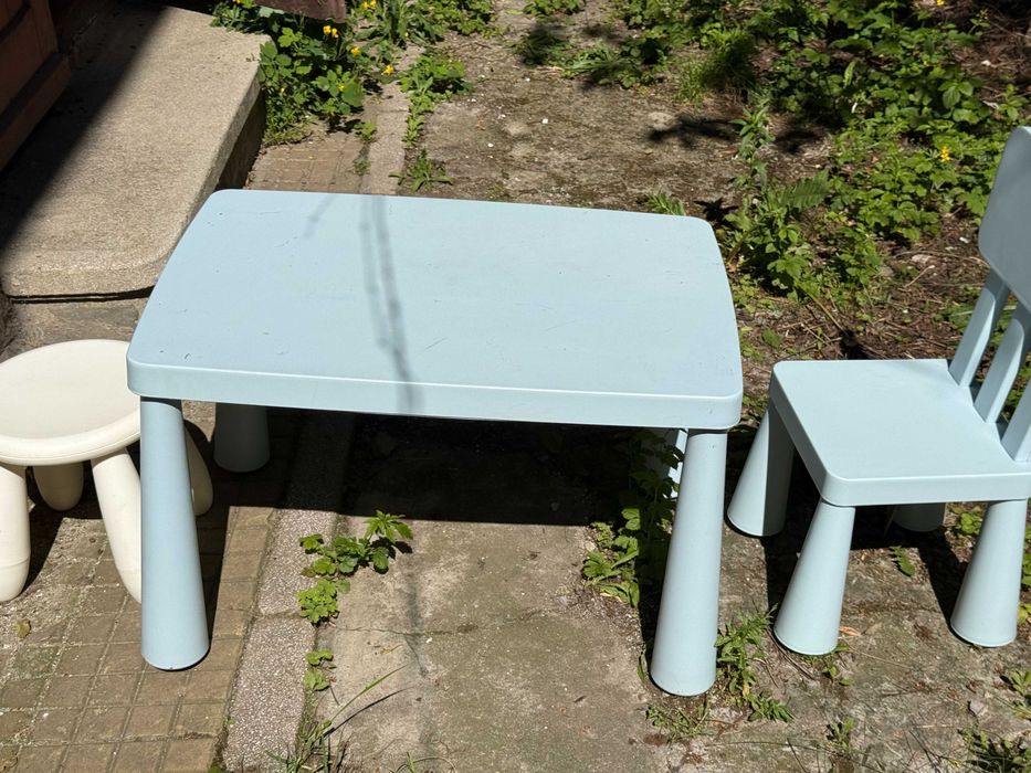 Set Masă cu Scaune pentru Copii Ikea – Albastru și Crem, Stare Buna + Cadou Treapta Lavoar