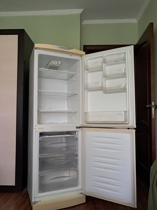 Продам Холодильник LG