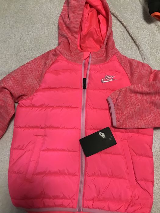Продавам яке за момче NIKE