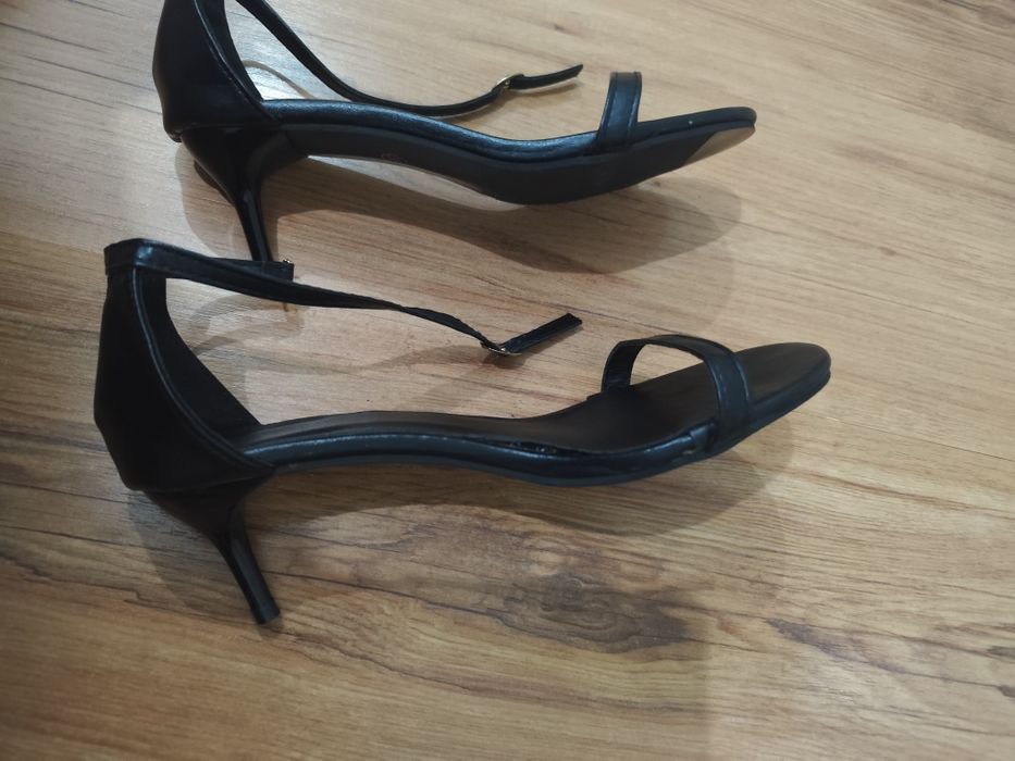 Продам туфли новые