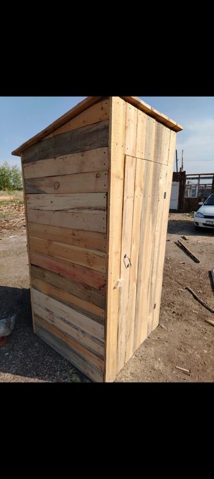 Уличные туалеты души из дерева
