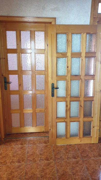 4бр.врати от масивно дърво