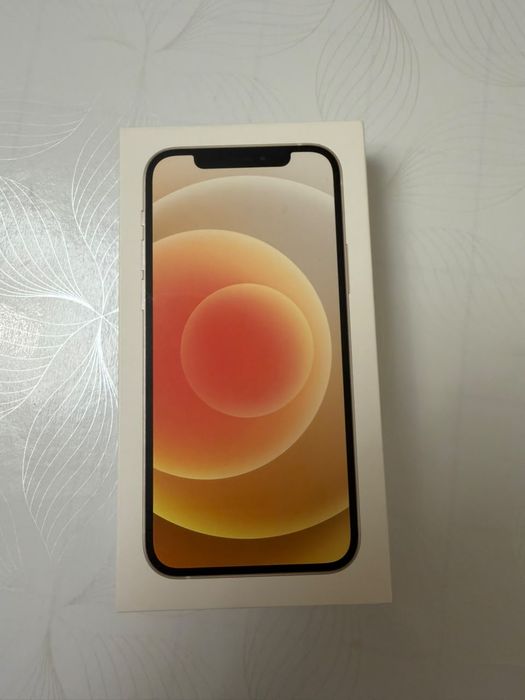 iPhone 12 смартфон