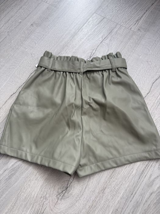 Къси панталони.