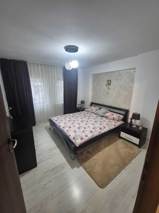 Apartament de vanzare 3 camere - Targoviste Micro 3- str. Constantin Brancoveanu nr 70