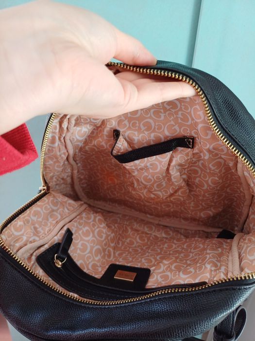 Ghiozdanel Guess original ca nou