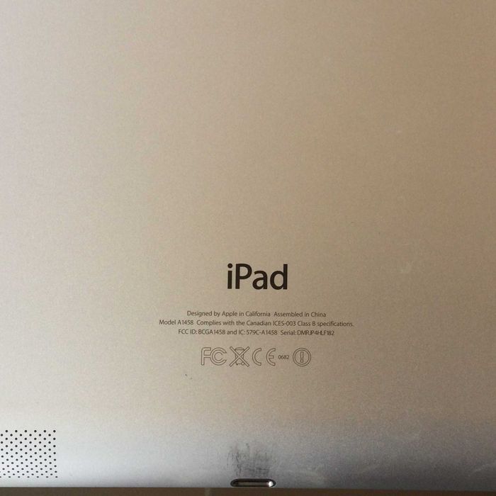 таблет APPLE IPAD 4th generation модел A1458 MD510LL/A Wi-fi 16 GB