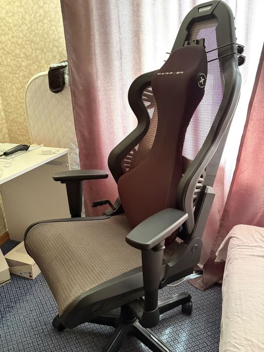 Продам игровое кресло Dxracer