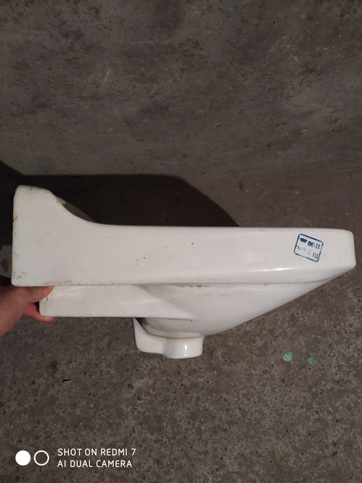 Керамична мивка за баня