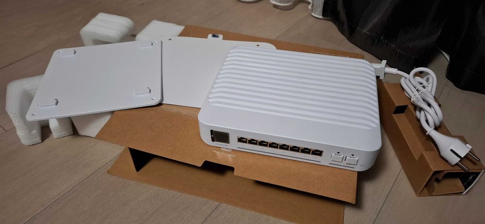 Switch Unifi Enterprise 8 PoE USW-Enterprise-8-PoE (120W) aproape nou