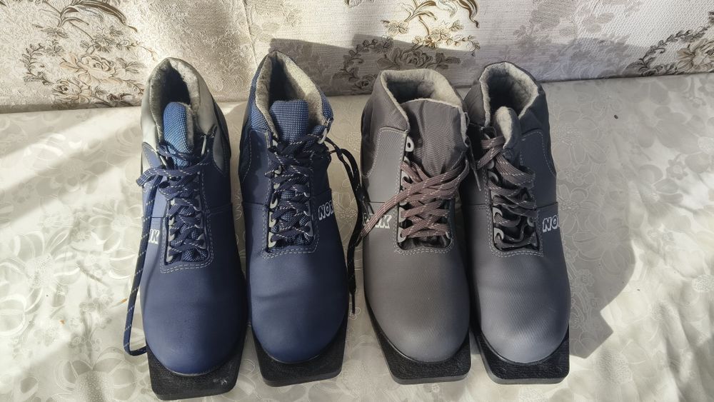 Лыжи две пары продам