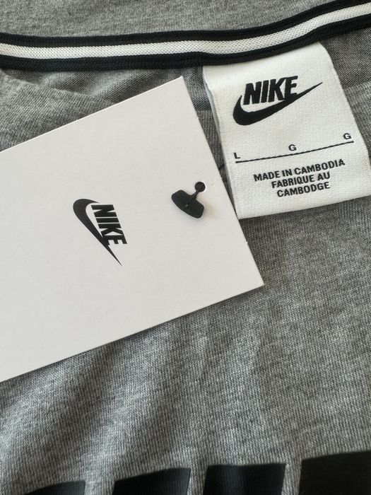 Нова дамска тениска Nike Essential