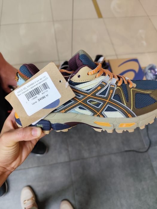 Новые кроссовки Асиксы