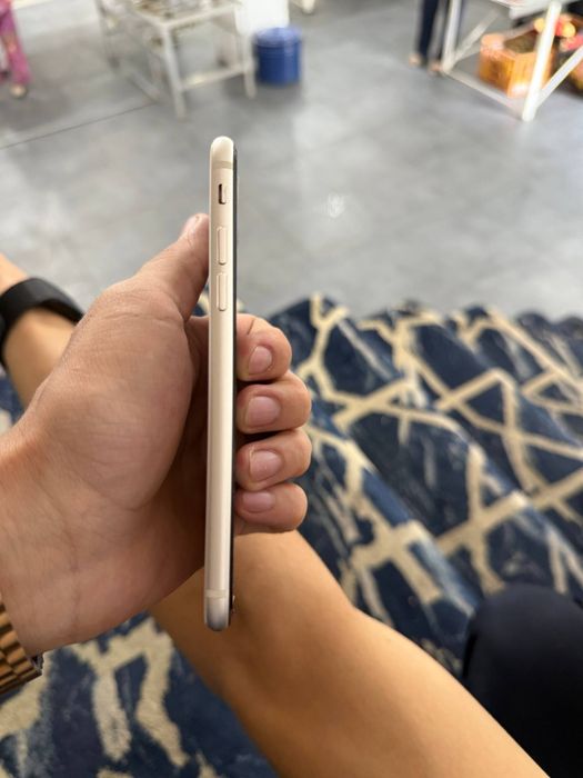 Iphone se 3 срочно сотилади